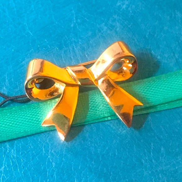 Accents by Hallmark Gold Bow Brooch,NWT - Picture 5 of 8